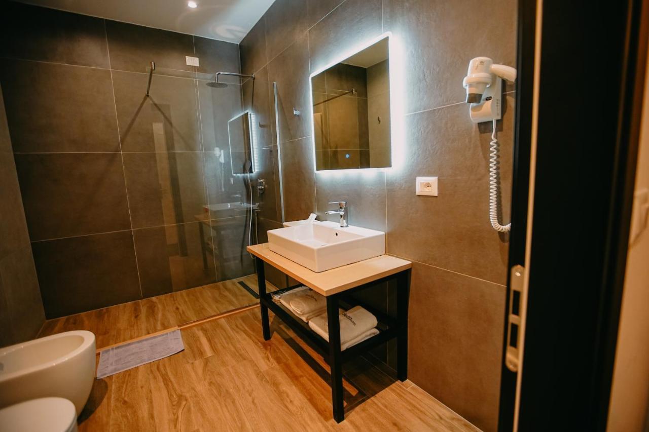 Hotel Delta Premium Durrës Exteriör bild