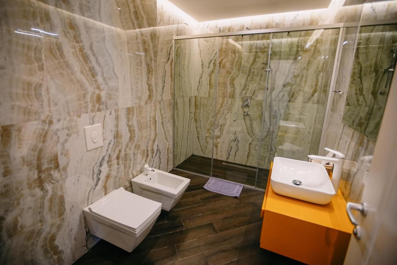 Hotel Delta Premium Durrës Exteriör bild