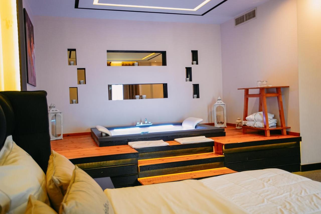 Hotel Delta Premium Durrës Exteriör bild