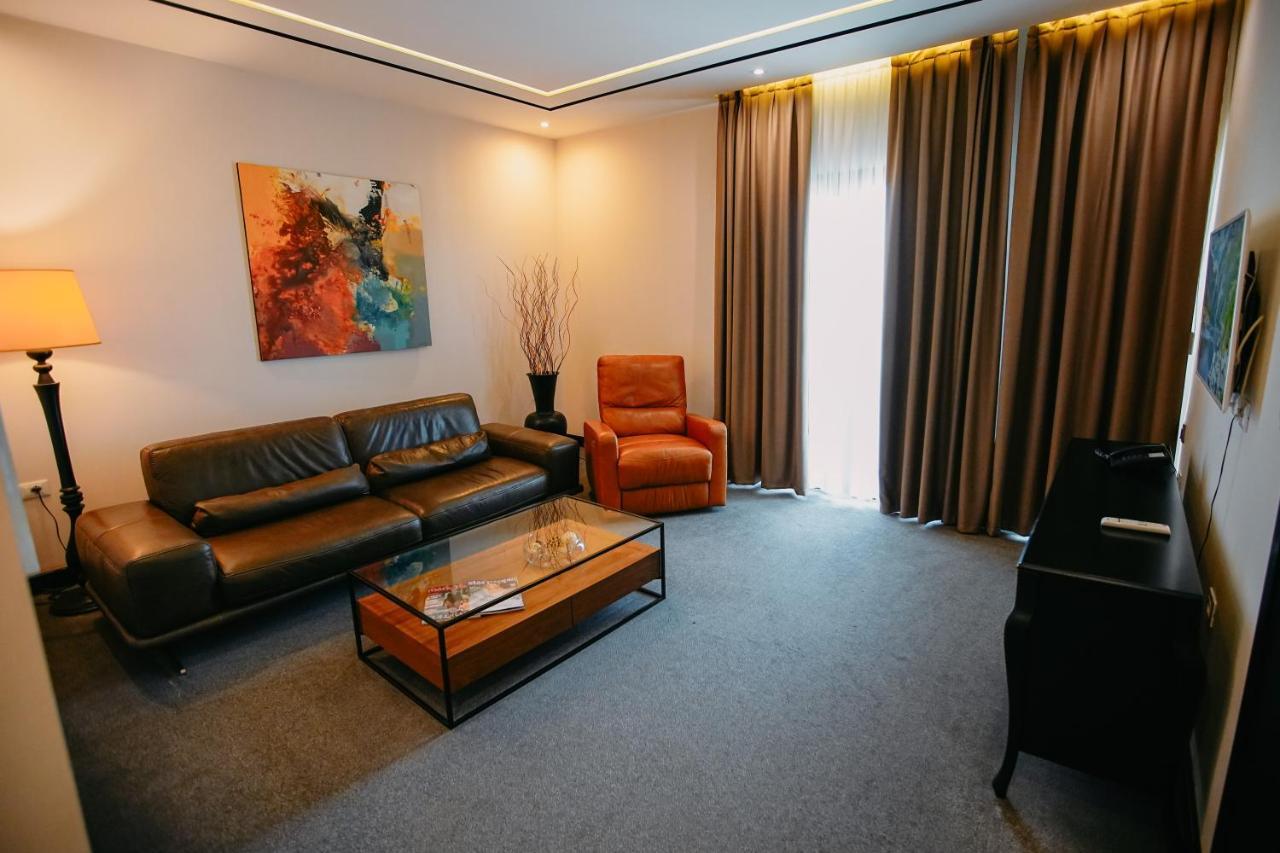 Hotel Delta Premium Durrës Exteriör bild