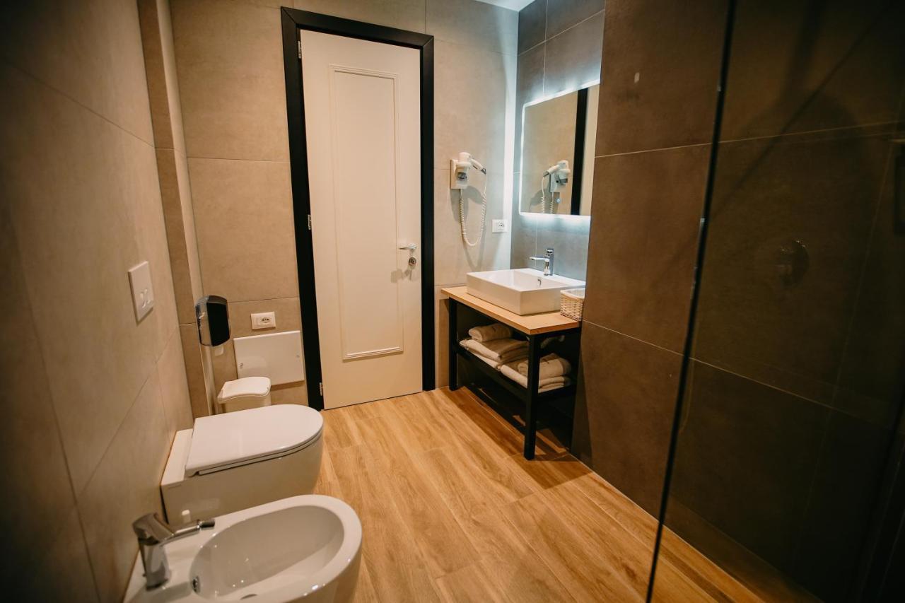 Hotel Delta Premium Durrës Exteriör bild