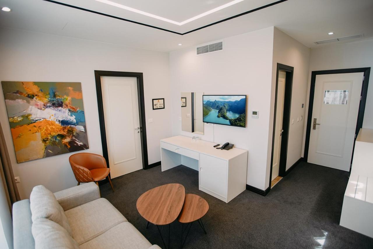 Hotel Delta Premium Durrës Exteriör bild