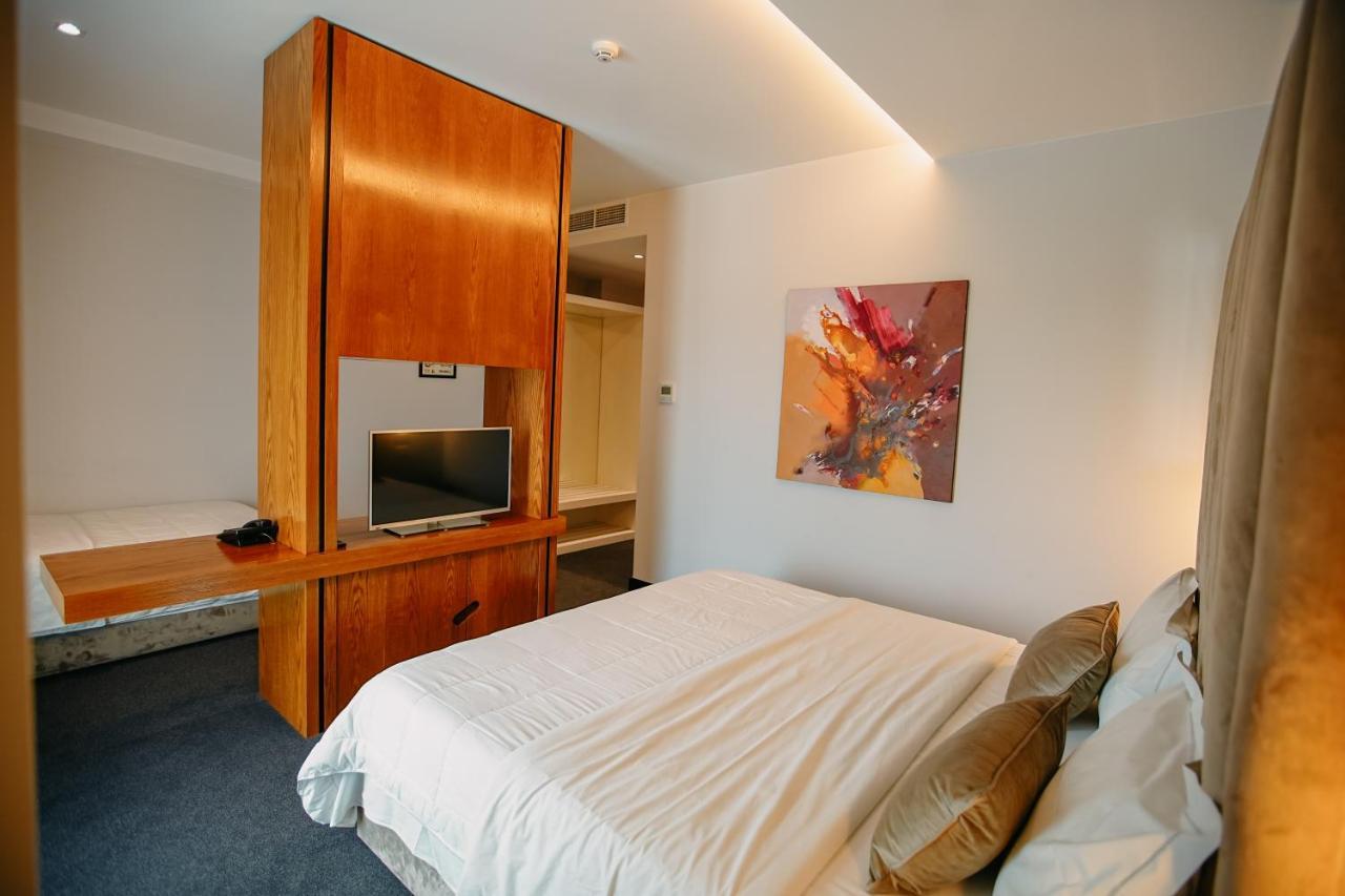 Hotel Delta Premium Durrës Exteriör bild