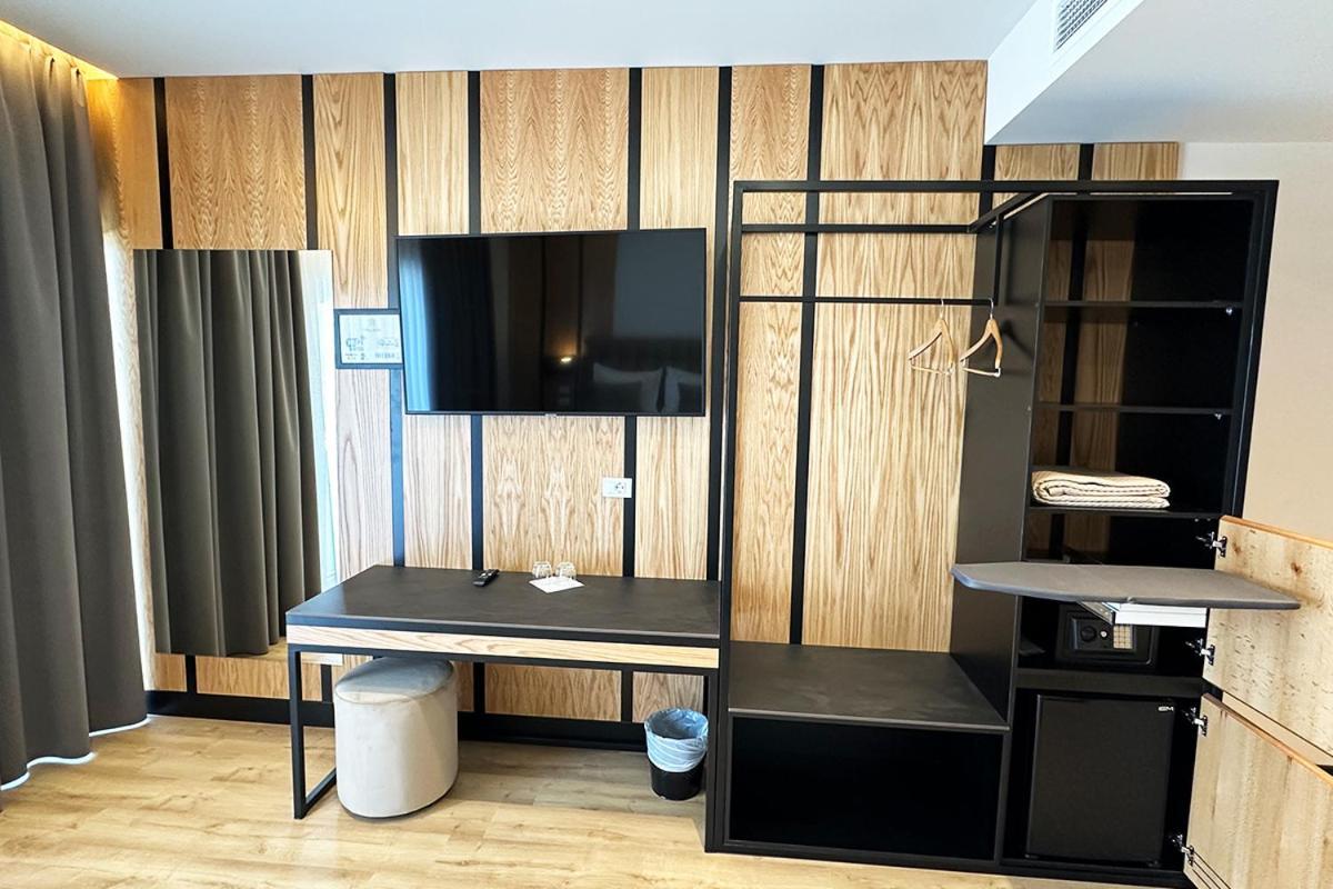 Hotel Delta Premium Durrës Exteriör bild