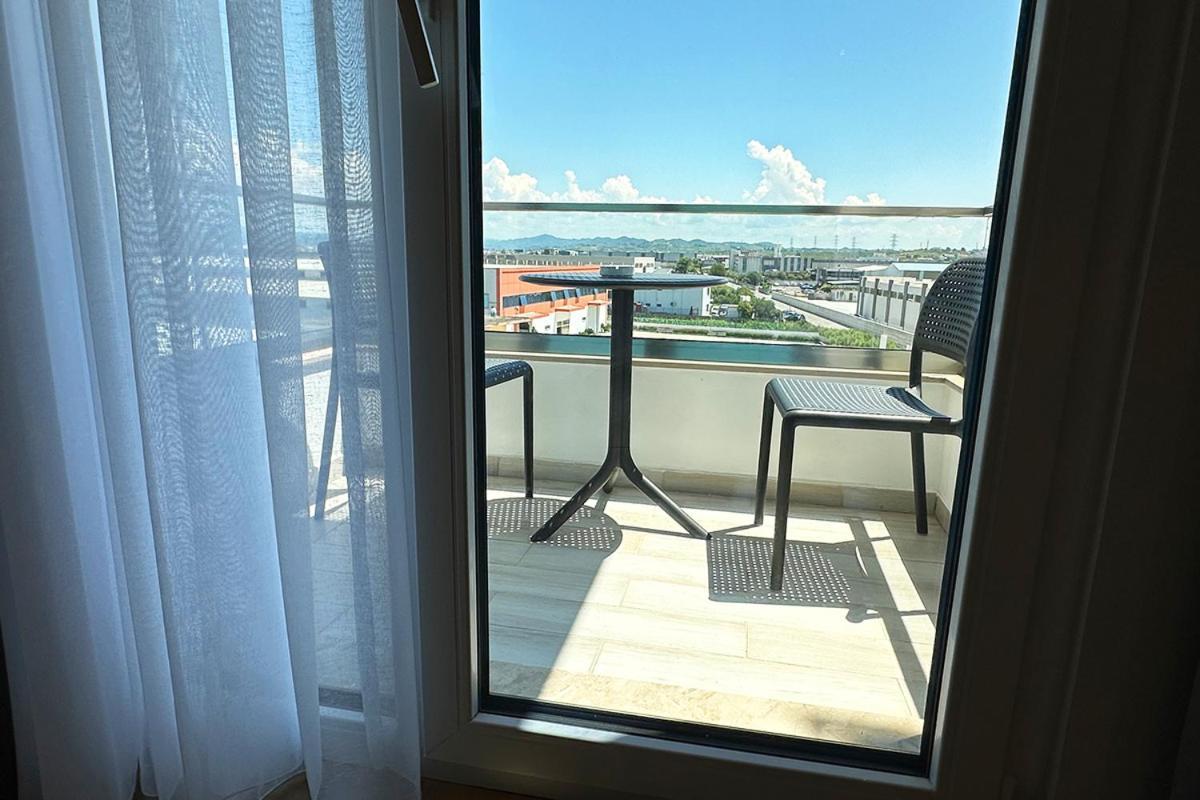 Hotel Delta Premium Durrës Exteriör bild